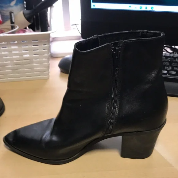 Elegant Black Ankle Booties - Picture 4 of 6
